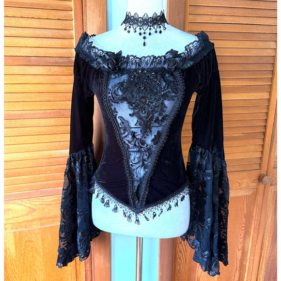 Devil Fashion Tops - Devil Fashion Gothic Victorian Vampire Black Velvet Beaded Rose & Lace Top